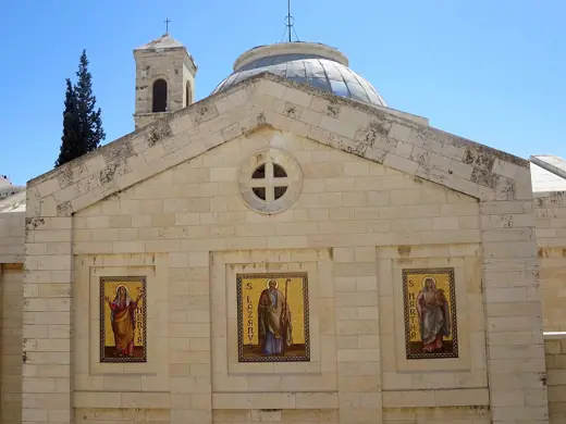 Photo 1: Exterior