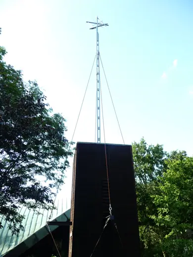 Photo 2: Exterior