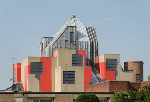 Photo 1: Exterior