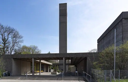 Photo 2: Exterior