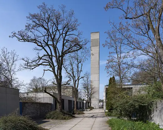 Photo 3: Exterior