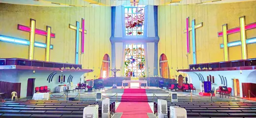 Photo 7: Interior · Vue centrale intérieure de la Cathédrale Saint-Paul d'Abidjan