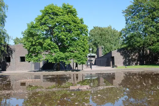 Photo 4: Exterior · Sankt Petri kyrka i Klippan, vattendammen