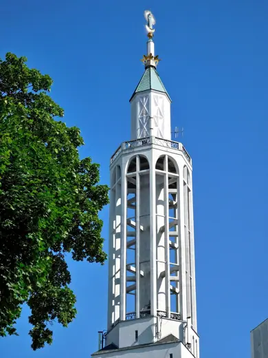 Photo 4: Exterior