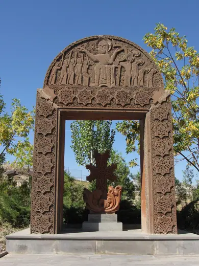 Photo 4: Exterior