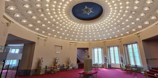 Photo 5: Interior
