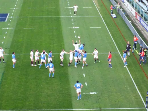 Photo 4: Exterior · azione di gioco durante il match del 6 Nazioni 2010 tra Italia e Inghilterra, Stadio Flaminio, Roma