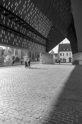 Photo 6: Interior