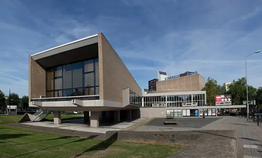 Photo 1: Exterior