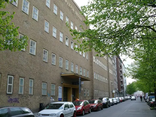Photo 1: Exterior