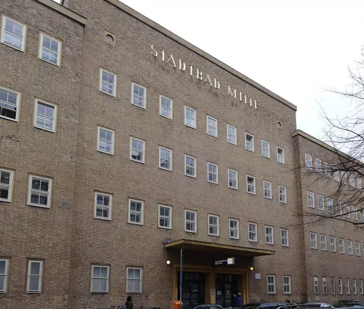 Photo 2: Exterior
