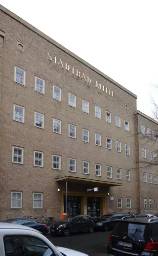 Photo 3: Exterior