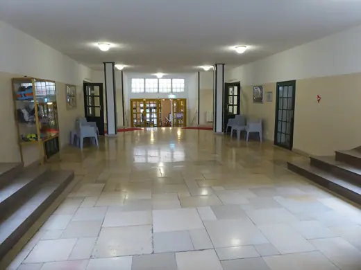 Photo 4: Interior