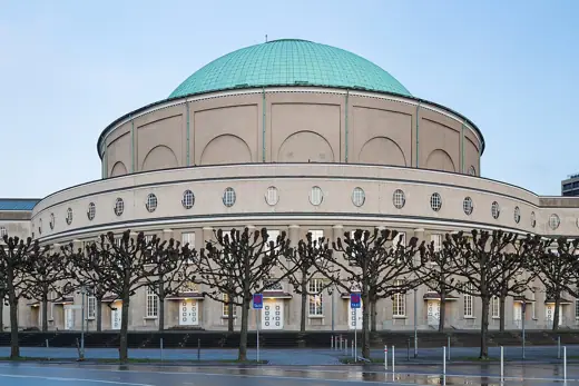 Photo 1: Exterior