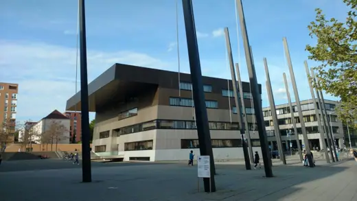 Photo 2: Exterior