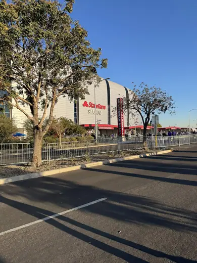 Photo 2: Exterior