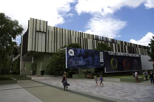 Photo 2: Exterior · State Library of Queensland_Extension