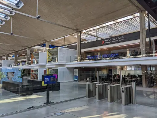 Photo 5: Interior · Intérieur de la Station F , en juin 2022