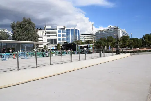 Photo 2: Exterior · Vue du Centre Culturel de la Fondation Stavros Niarchos, à Kallithea (Athènes) en Grèce