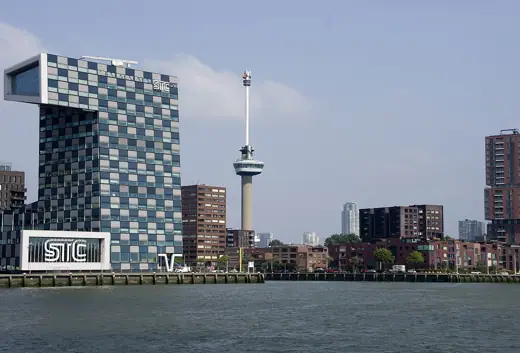 Photo 3: Exterior