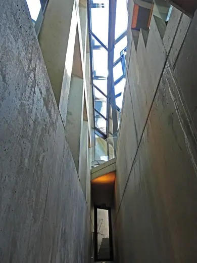 Photo 5: Interior