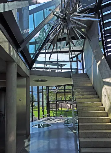 Photo 6: Interior · Domenig Steinhaus (Steindorf am Ossiachersee), Innenansicht, Erdgeschoß gegen Süden