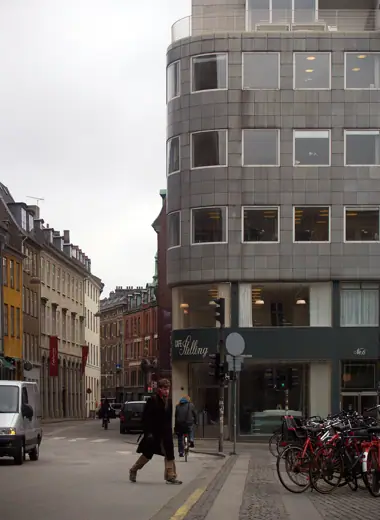 Photo 1: Exterior