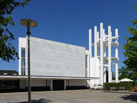 Photo 1: Exterior