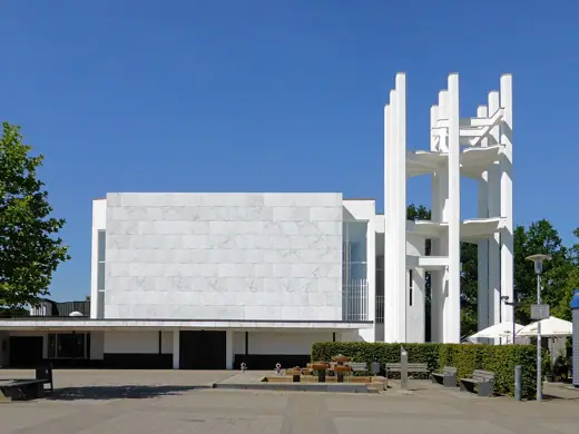 Photo 3: Exterior