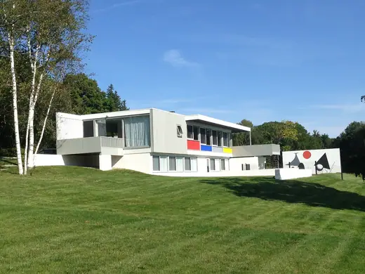 Photo 3: Exterior