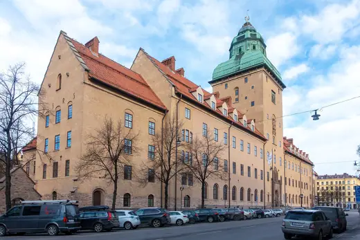 Photo 2: Exterior
