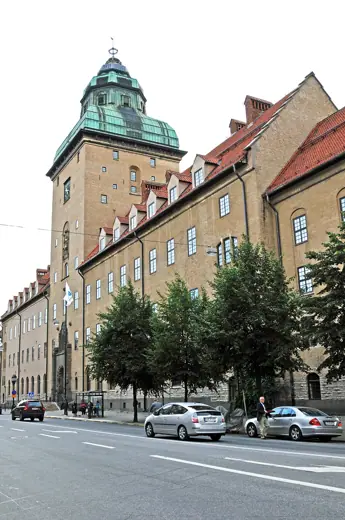 Photo 3: Exterior