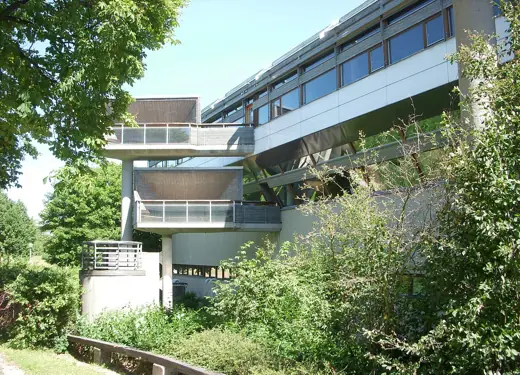 Photo 2: Exterior