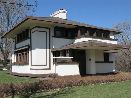 Photo 3: Exterior