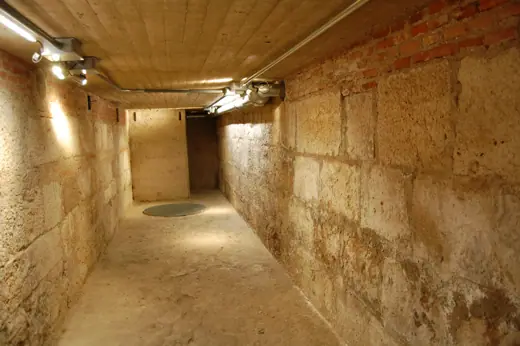 Photo 2: Interior