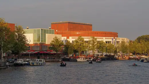 Photo 3: Exterior