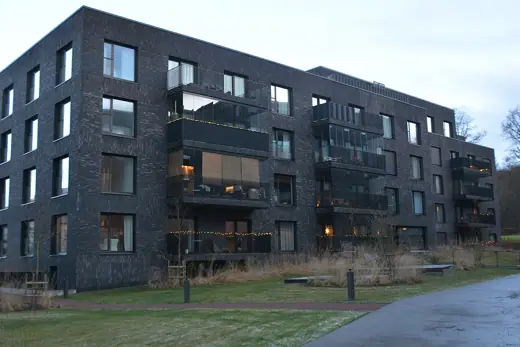 Photo 2: Exterior