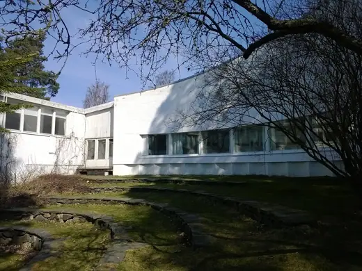 Photo 4: Exterior · Alvar Aalto Ateljeen sisäpiha