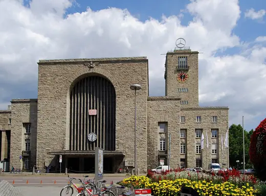 Photo 2: Exterior