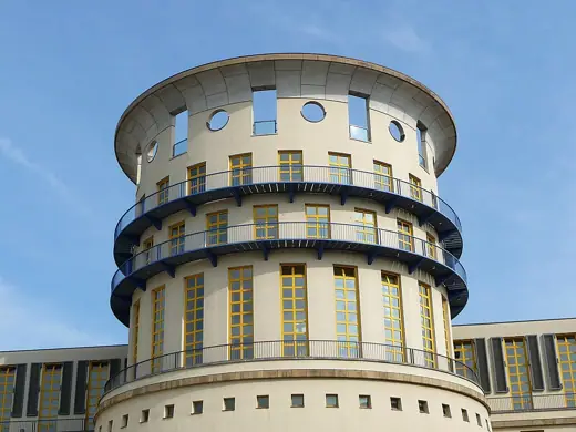 Photo 2: Exterior