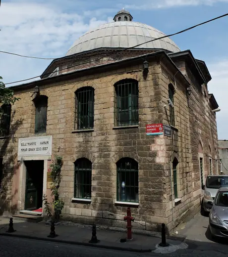 Photo 2: Exterior
