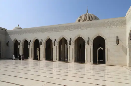 Photo 2: Exterior