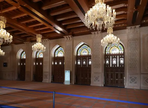 Photo 4: Interior