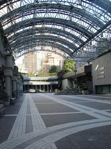 Photo 2: Exterior