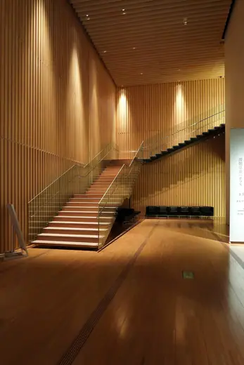 Photo 5: Interior
