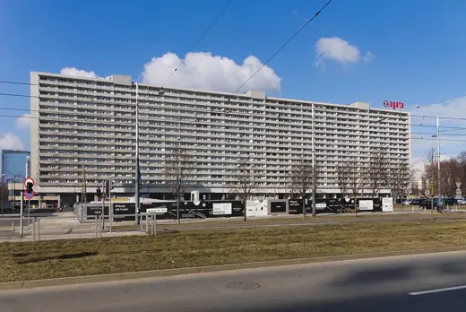 Photo 2: Exterior · Superjednostka w Katowicach, widok z południowego wschodu