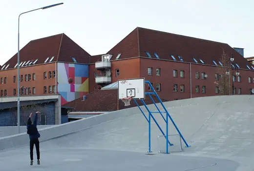 Photo 6: Context · Lonely basketball
