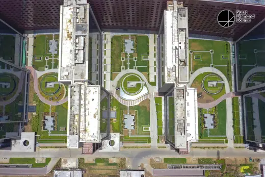 Photo 2: Context · Surat Diamond Bourse Landscape - Panchtatva Courts