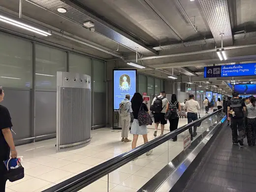 Photo 6: Interior · A screen displaying mourning for Bajrakitiyabha at various locations in Suvarnabhumi Airport