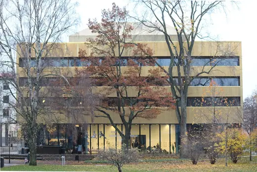 Photo 2: Exterior